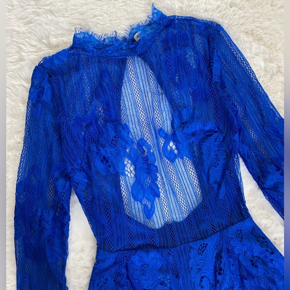 Charlotte Russe - Cobalt Blue Floral Lace Long Sleeve Open Back Bodycon Romper - Picture 4 of 10